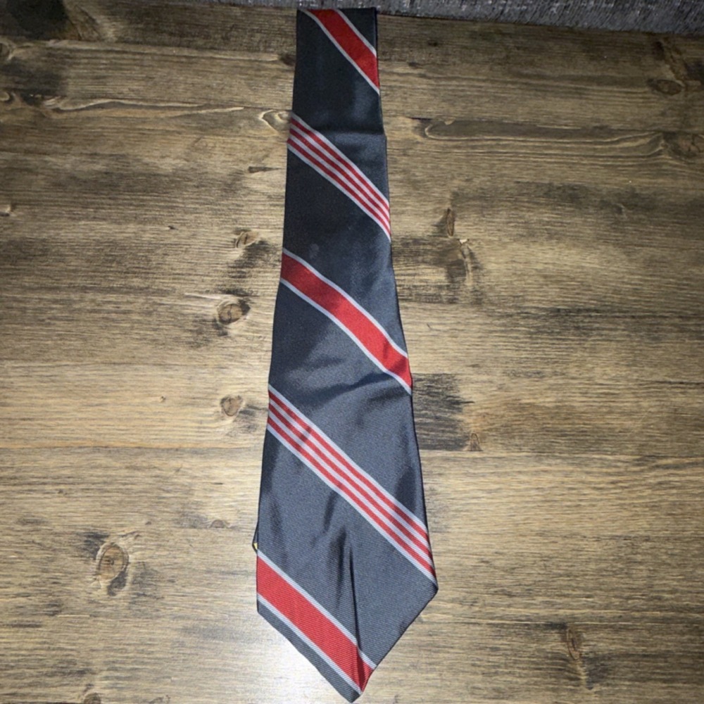 Vintage Levy's Woven Silk Men's Tie: Striped Pattern Classic
